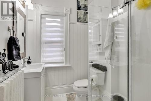 351 Park Street N, Peterborough, ON - Indoor Photo Showing Bathroom