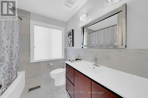 15 Wildwood Avenue, Richmond Hill, ON - Indoor Photo Showing Bathroom