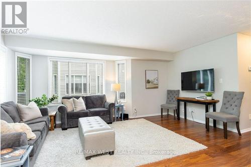 29 Sundial Crt, Collingwood, ON - Indoor Photo Showing Living Room