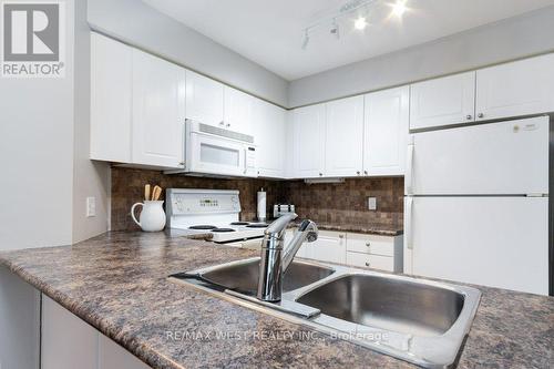 29 Sundial Court, Collingwood, ON - Indoor Photo Showing Kitchen With Double Sink