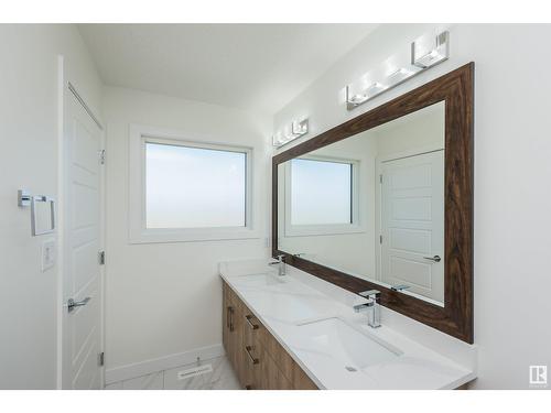 #Main 8082 Kiriak Li Sw, Edmonton, AB - Indoor Photo Showing Bathroom