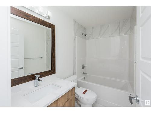 #Main 8082 Kiriak Li Sw, Edmonton, AB - Indoor Photo Showing Bathroom