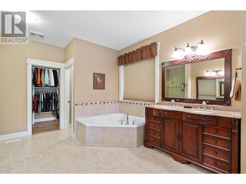 1297 Tanemura Crescent, Kelowna, BC - Indoor Photo Showing Bathroom