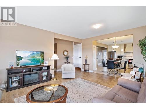 1297 Tanemura Crescent, Kelowna, BC - Indoor Photo Showing Living Room
