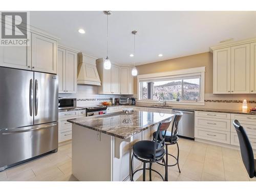 1297 Tanemura Crescent, Kelowna, BC - Indoor Photo Showing Kitchen With Upgraded Kitchen