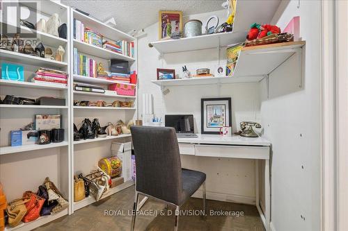 #504 -1331 Bay St, Toronto, ON - Indoor Photo Showing Office
