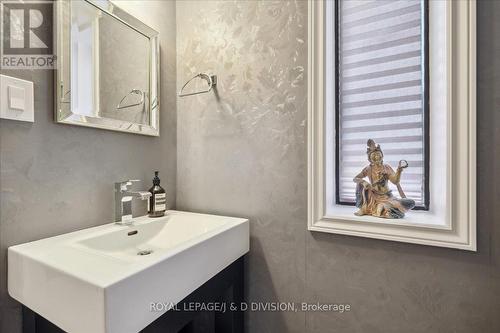 #504 -1331 Bay St, Toronto, ON - Indoor Photo Showing Bathroom