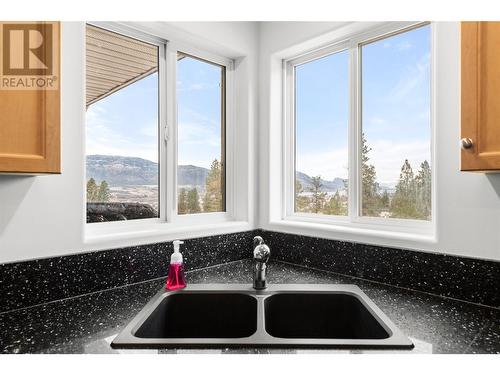 2850 Evergreen Drive, Penticton, BC - Indoor Photo Showing Kitchen With Double Sink
