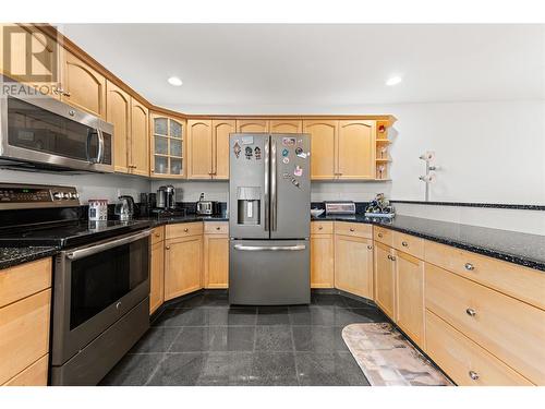 2850 Evergreen Drive, Penticton, BC - Indoor Photo Showing Kitchen With Double Sink