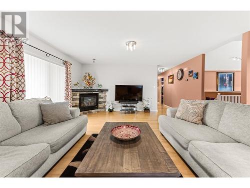 2850 Evergreen Drive, Penticton, BC - Indoor Photo Showing Living Room With Fireplace