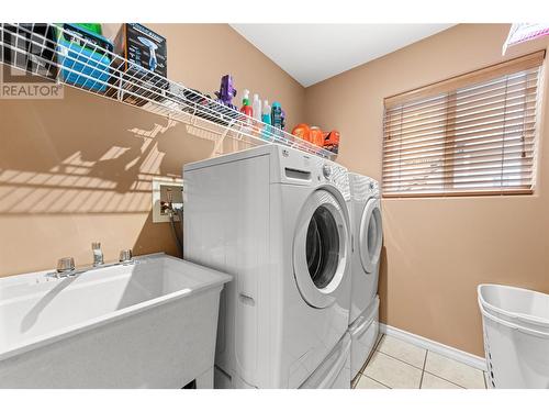 2850 Evergreen Drive, Penticton, BC - Indoor Photo Showing Laundry Room