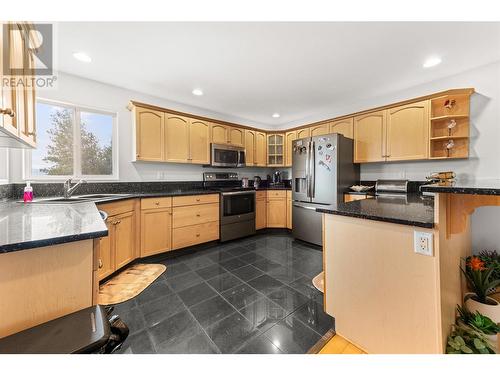 2850 Evergreen Drive, Penticton, BC - Indoor Photo Showing Kitchen