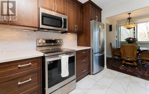 #306 -75 Wynford Heights Cres, Toronto, ON - Indoor Photo Showing Kitchen