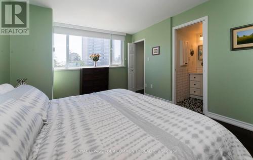 #306 -75 Wynford Heights Cres, Toronto, ON - Indoor Photo Showing Bedroom