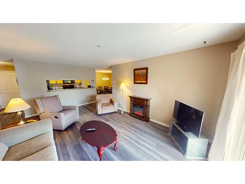 209 - 4769 Forsters Landing Road, Radium Hot Springs, BC - Indoor Photo Showing Living Room