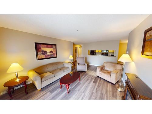 209 - 4769 Forsters Landing Road, Radium Hot Springs, BC - Indoor Photo Showing Living Room