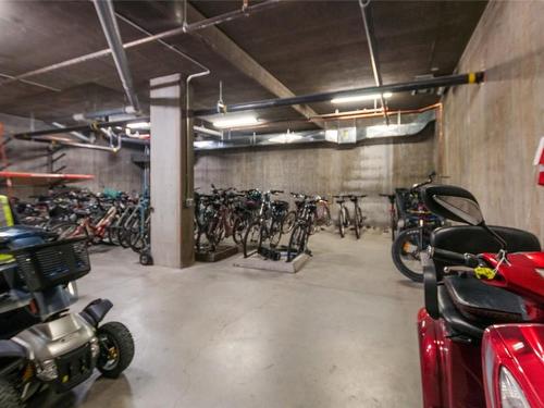 1001-2113 Atkinson Street, Penticton, BC - Indoor Photo Showing Garage