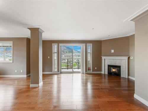 1001-2113 Atkinson Street, Penticton, BC - Indoor Photo Showing Living Room With Fireplace