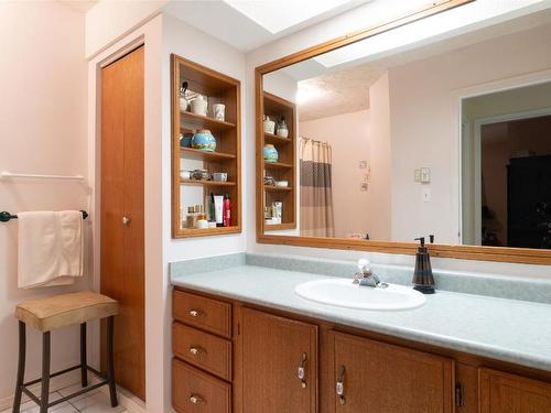 3575 Dunkley Drive, Armstrong, BC - Indoor Photo Showing Bathroom