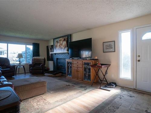 3575 Dunkley Drive, Armstrong, BC - Indoor Photo Showing Living Room With Fireplace