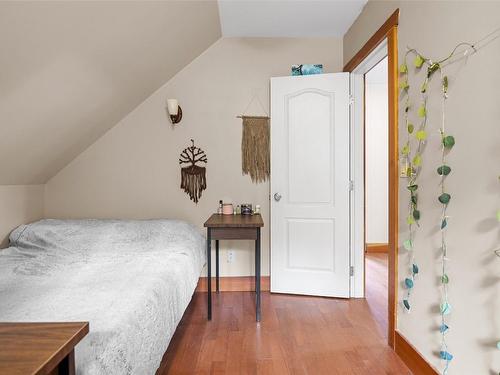 437 Cedar Street, Revelstoke, BC - Indoor Photo Showing Bedroom