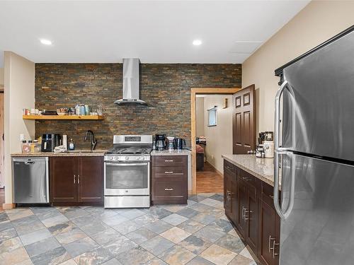 437 Cedar Street, Revelstoke, BC - Indoor Photo Showing Kitchen