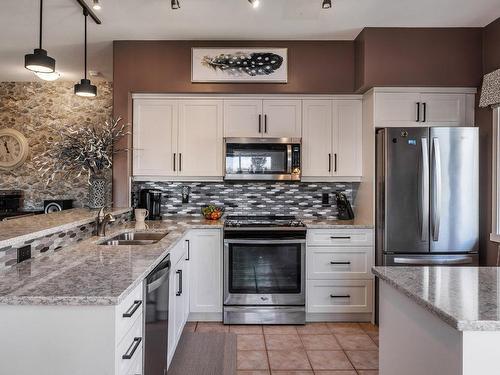 302-688 Lequime Road, Kelowna, BC - Indoor Photo Showing Kitchen With Stainless Steel Kitchen With Double Sink With Upgraded Kitchen