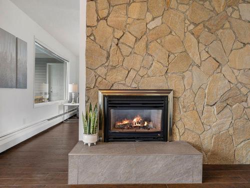 3305 Mcgregor Road, West Kelowna, BC - Indoor Photo Showing Living Room With Fireplace