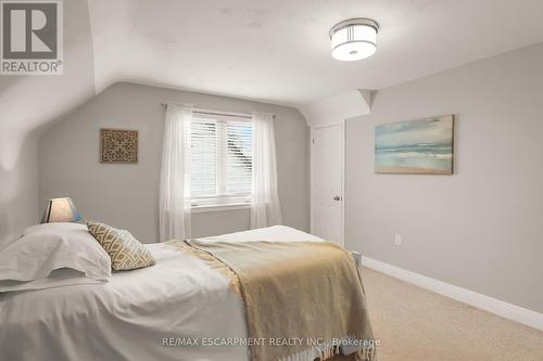 490 Rosseau Rd, Hamilton, ON - Indoor Photo Showing Bedroom