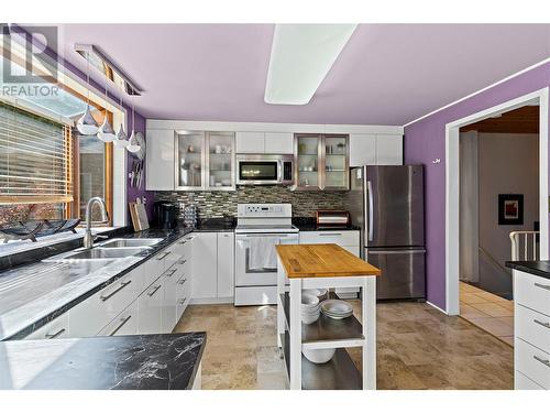 3420 1St Avenue Ne, Salmon Arm, BC - Indoor Photo Showing Kitchen With Double Sink With Upgraded Kitchen
