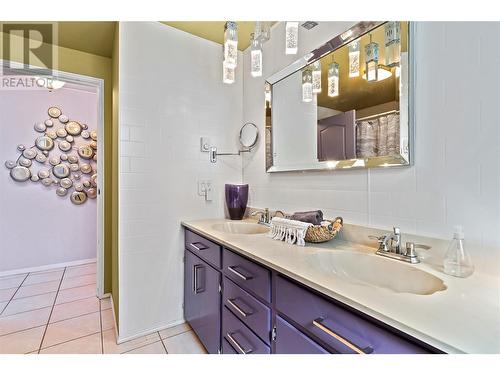 3420 1St Avenue Ne, Salmon Arm, BC - Indoor Photo Showing Bathroom