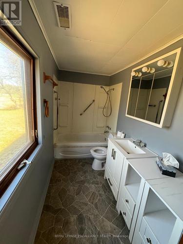 9 Highway 118, Faraday, ON - Indoor Photo Showing Bathroom