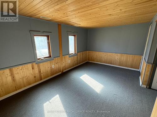 9 Highway 118, Faraday, ON - Indoor Photo Showing Other Room