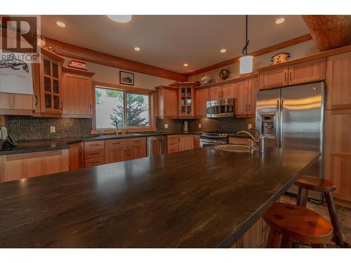 1414 Huckleberry Drive, Notch Hill, BC - Indoor Photo Showing Kitchen