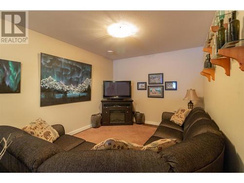 1414 Huckleberry Drive, Notch Hill, BC - Indoor Photo Showing Living Room