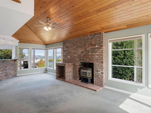 81 Milburn Dr, Colwood, BC - Indoor Photo Showing Living Room With Fireplace