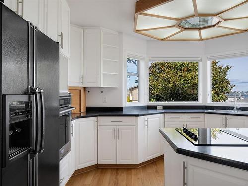 81 Milburn Dr, Colwood, BC - Indoor Photo Showing Kitchen