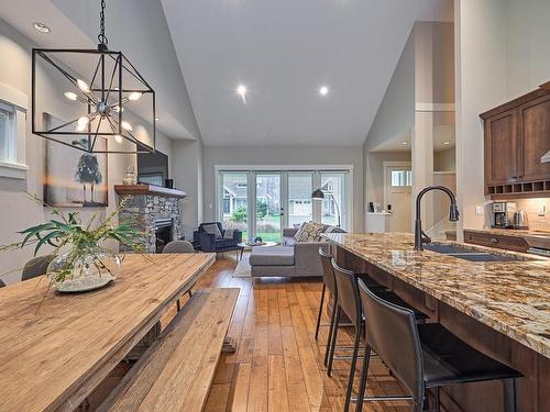 15-5251 Island Hwy West, Qualicum Beach, BC - Indoor Photo Showing Kitchen With Fireplace With Upgraded Kitchen