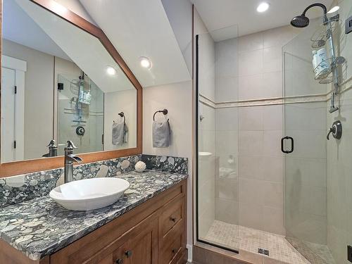 15-5251 Island Hwy West, Qualicum Beach, BC - Indoor Photo Showing Bathroom