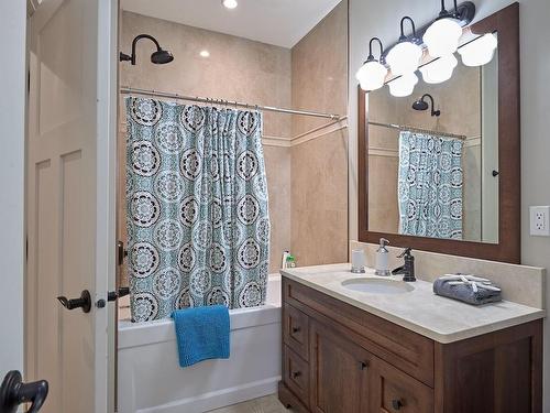15-5251 Island Hwy West, Qualicum Beach, BC - Indoor Photo Showing Bathroom
