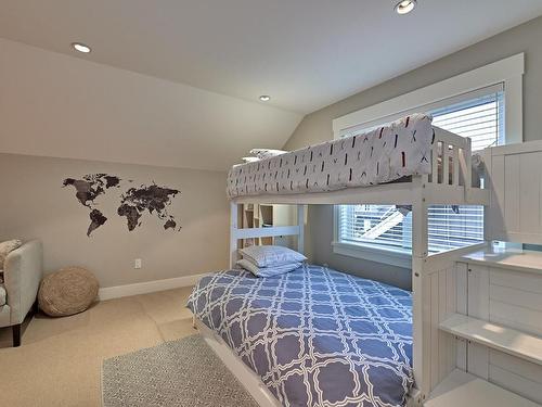 15-5251 Island Hwy West, Qualicum Beach, BC - Indoor Photo Showing Bedroom
