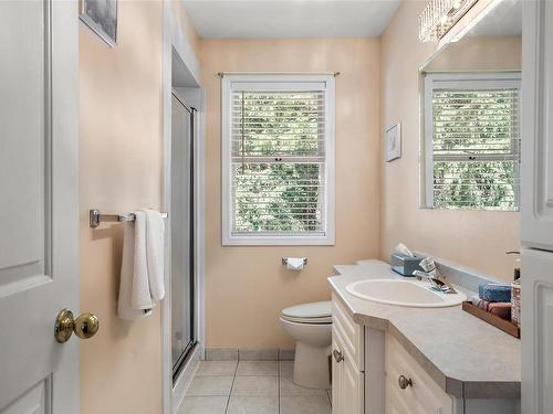 2363 Ravenhill Rd, Shawnigan Lake, BC - Indoor Photo Showing Laundry Room