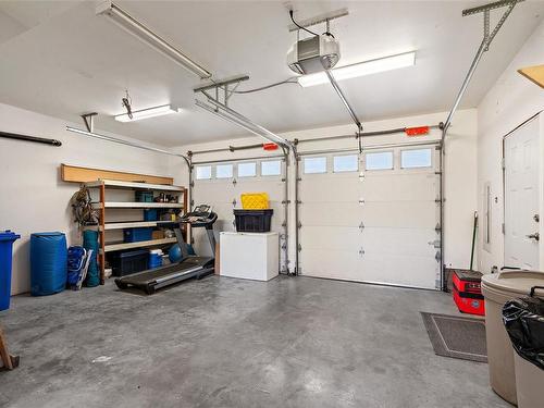 1365 Hutchinson Rd, Cobble Hill, BC - Indoor Photo Showing Garage