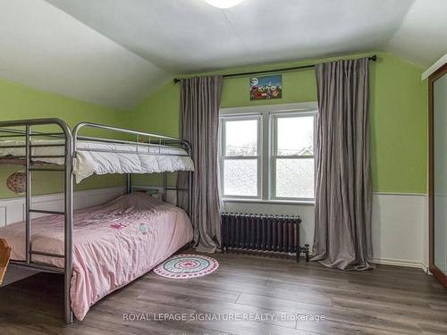 30 Clemow Ave, Greater Sudbury, ON - Indoor Photo Showing Bedroom
