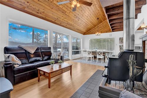 1220 Portage Lake Road, Haliburton, ON - Indoor Photo Showing Living Room