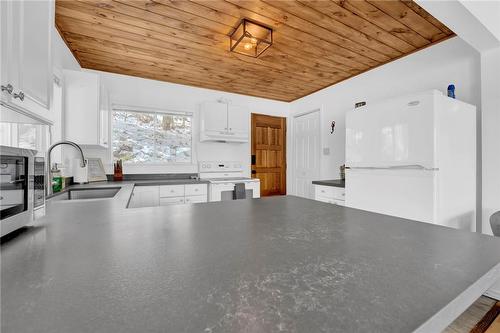 1220 Portage Lake Road, Haliburton, ON - Indoor Photo Showing Kitchen