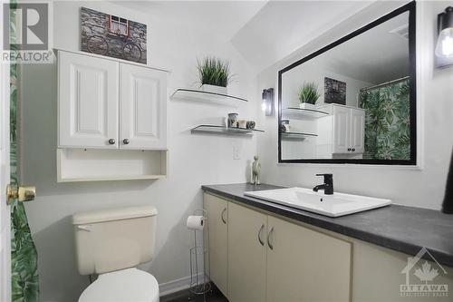 Main Bath - 142 Bayview Station Road Unit#1, Ottawa, ON - Indoor Photo Showing Bathroom