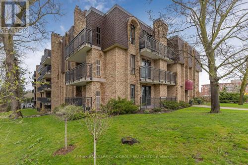 #202 -15390 Yonge St, Aurora, ON - Outdoor With Balcony With Facade
