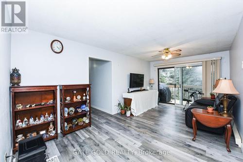 #50 -2701 Aquitaine Ave, Mississauga, ON - Indoor Photo Showing Living Room