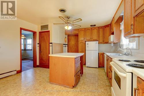338 Queen St S, Mississauga, ON - Indoor Photo Showing Kitchen